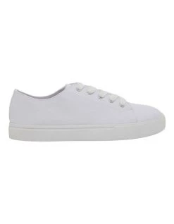 Brand new 🔥 Ravella Rave White Canvas 👟 Sneakers 🔔