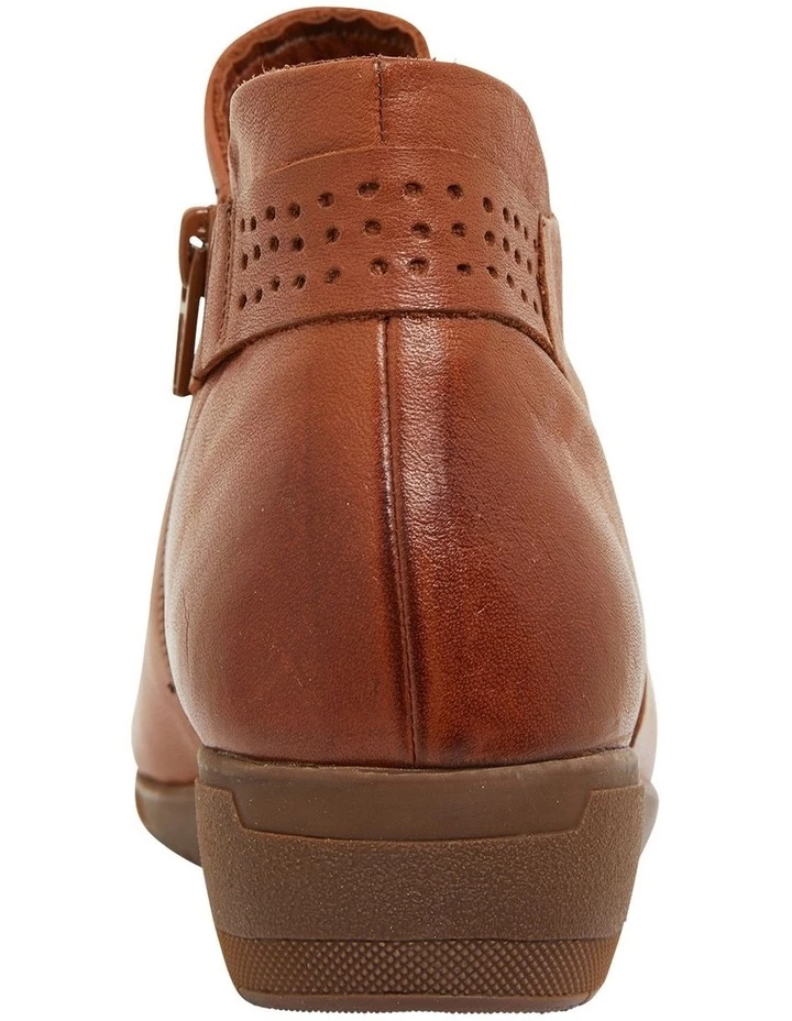 Discount ๐ Wide Steps Fairway Tan Glove ๐ฅพ Boots ๐ 2 Discount ๐ Wide Steps Fairway Tan Glove ๐ฅพ Boots ๐ - Image 2