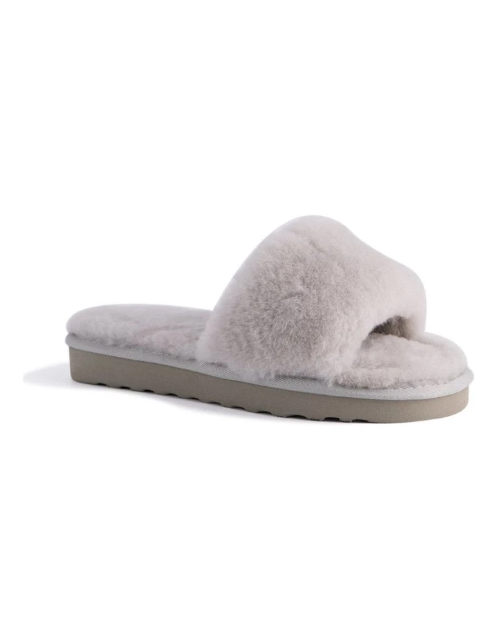 Discount ✨ AUS WOOLI UGG WOMEN SHEEPSKIN FLUFF SLIDE - Light Grey 💯 1 Discount ✨ AUS WOOLI UGG WOMEN SHEEPSKIN FLUFF SLIDE - Light Grey 💯