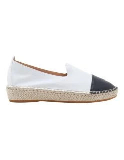 Coupon 🎉 Hush Puppies Banu White/Black Flat 👟 Shoe 🔥