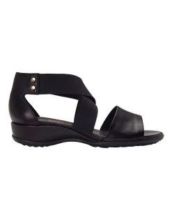 New ⭐ Wide Steps Chester Black Glove 🩴 Sandals ✨