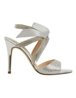 Outlet โ๏ธ NINA Claudia Silver Glitter Satin ๐ฉด Sandals ๐